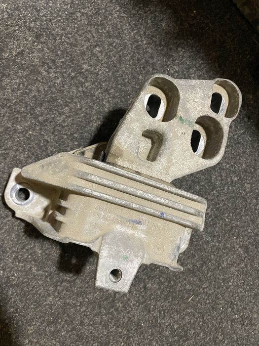 Подушка опора двигуна infiniti qx30 mercedes gla 2016+ оригінал