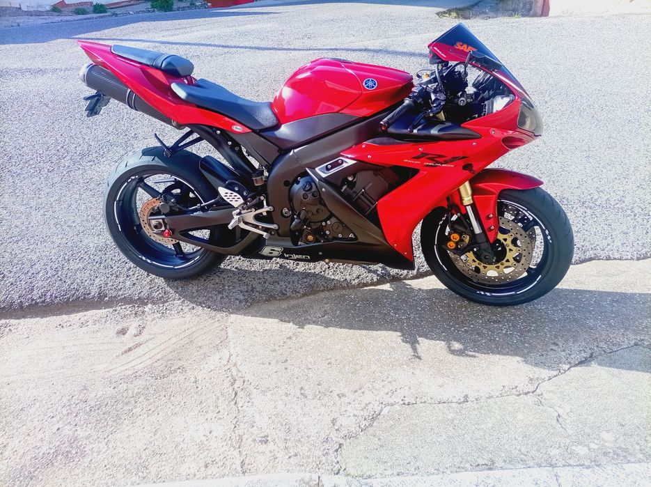 Vendo  ou troco Yamaha r1 e bom estado