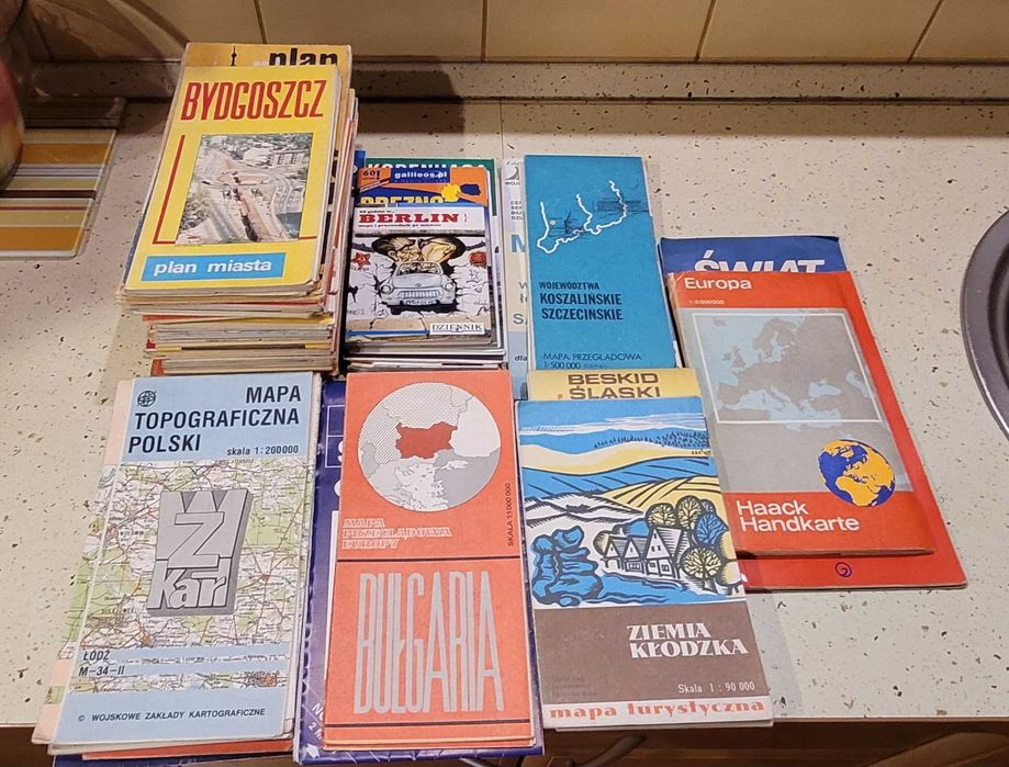 Mapy turystyczne, przewodniki, plany miast, regiony, samochodowe