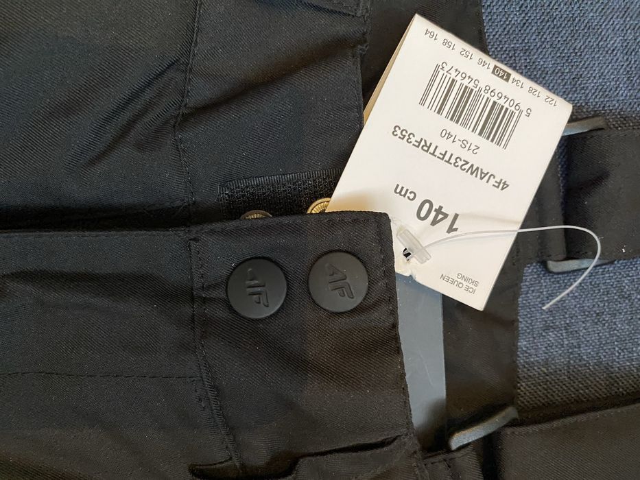 Spodnie snowboardowe narciarskie rozmiar 140 unisex czarne szelki