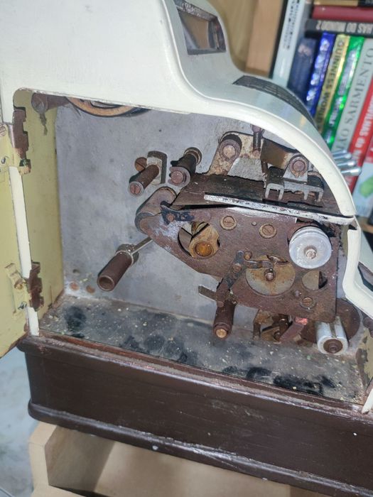 Caixa Registadora antiga a foncionar.