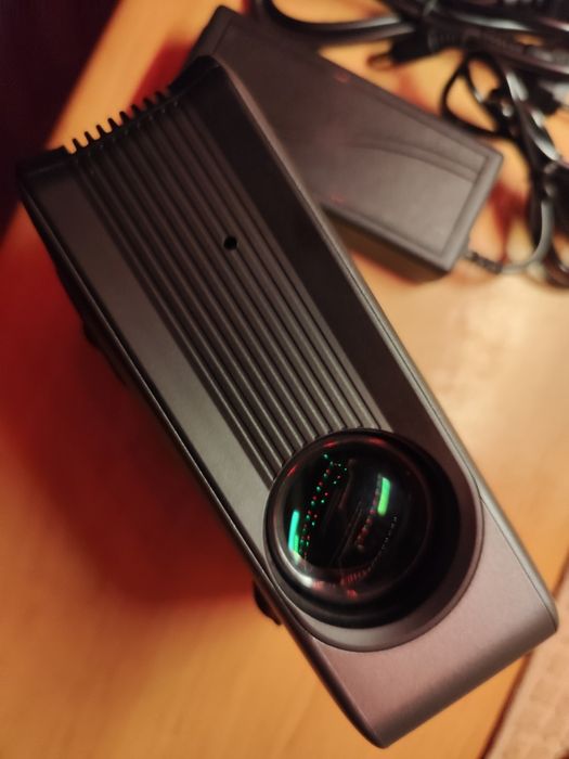 Проектор, домашній кінотеатр aun A30