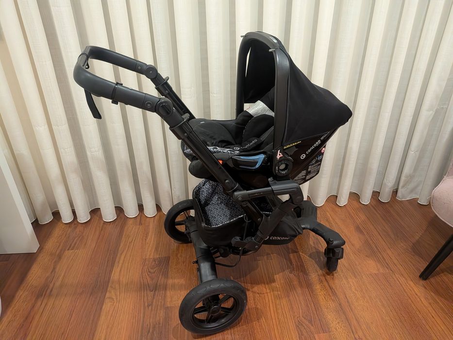 Carrinho Bebé com coque e isofix da Concord preto