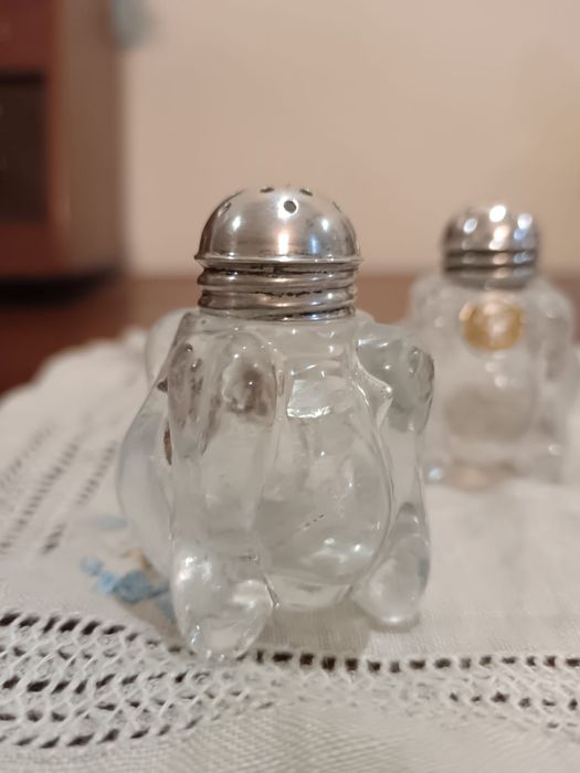 Saleiro e pimenteiro em cristal e prata