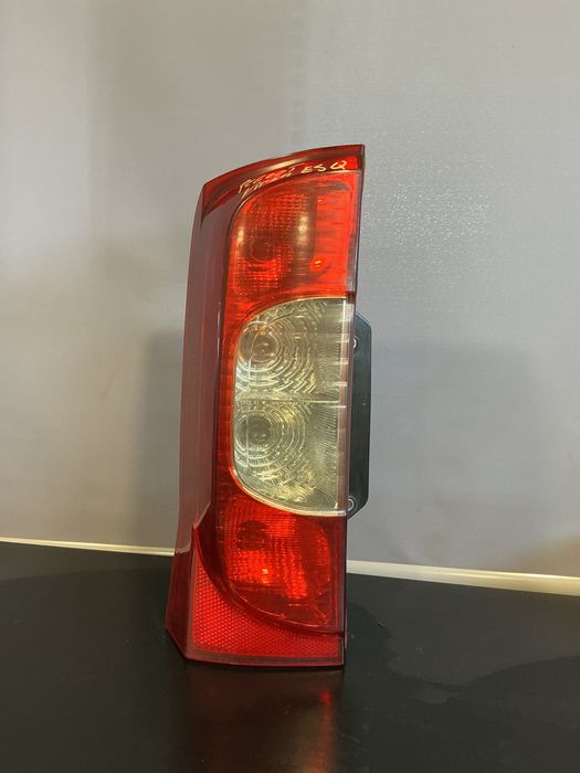 Farolim traseiro esquerdo  Peugeot bipper 2.4 hdi