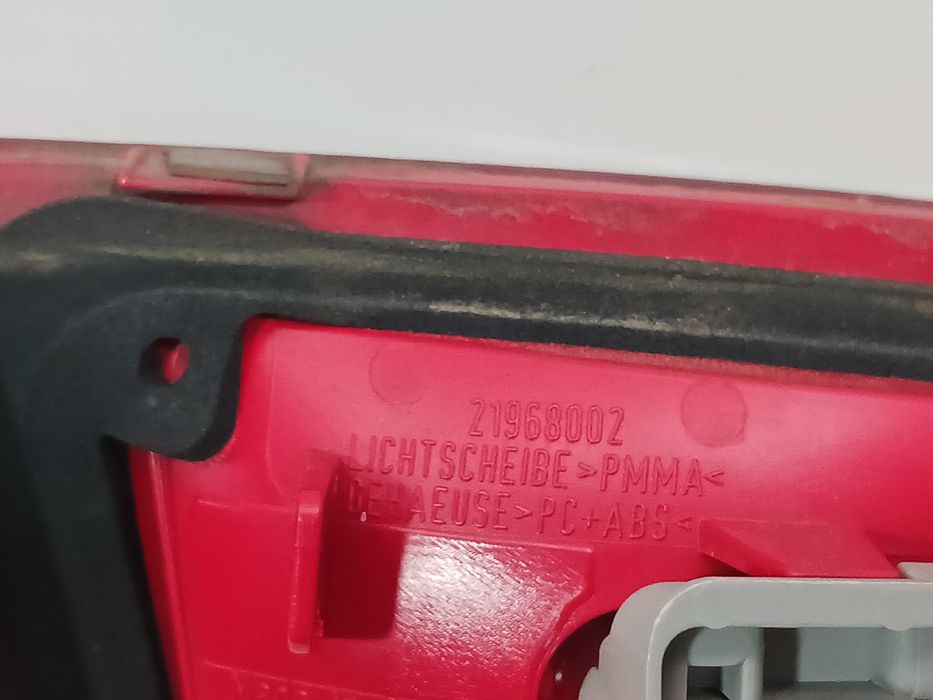 Farolim da mala direito AUDI A4 Avant (8K5, B8)