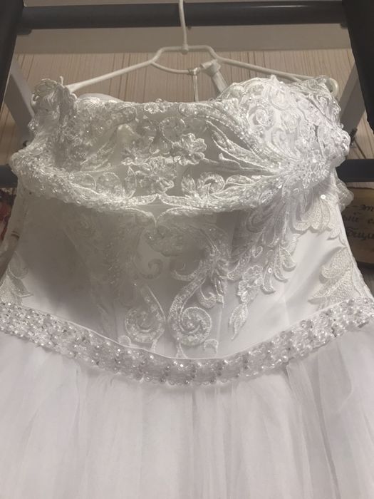 Продам весільну сукню