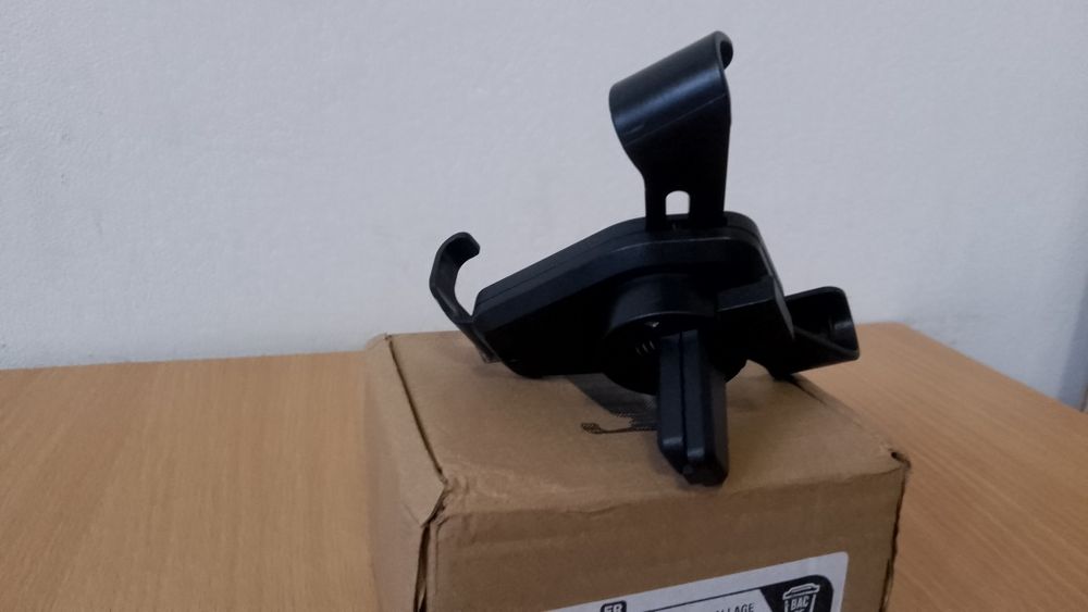 Uchwyt samochodowy na smartfona