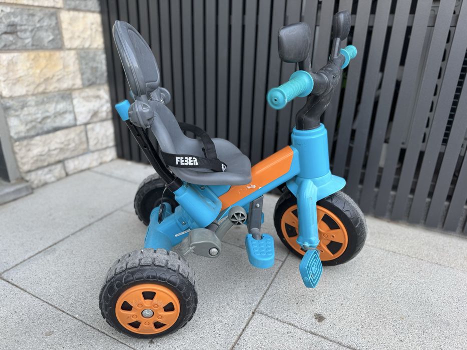 Triciclo a Pedais FEBER – Completo com Acessórios | Usado