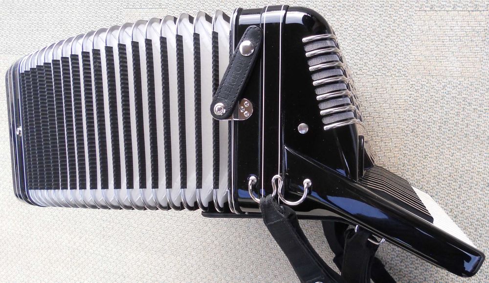 Akordeon HOHNER MORINO V 120 jak nowy, z gwarancją