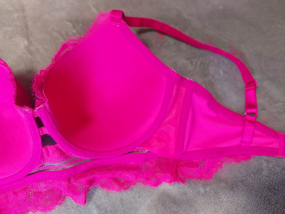 Яскравий бюстгальтер Hunkemoller.