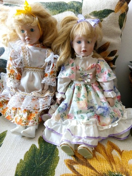 Bonecas em porcelana e de pano