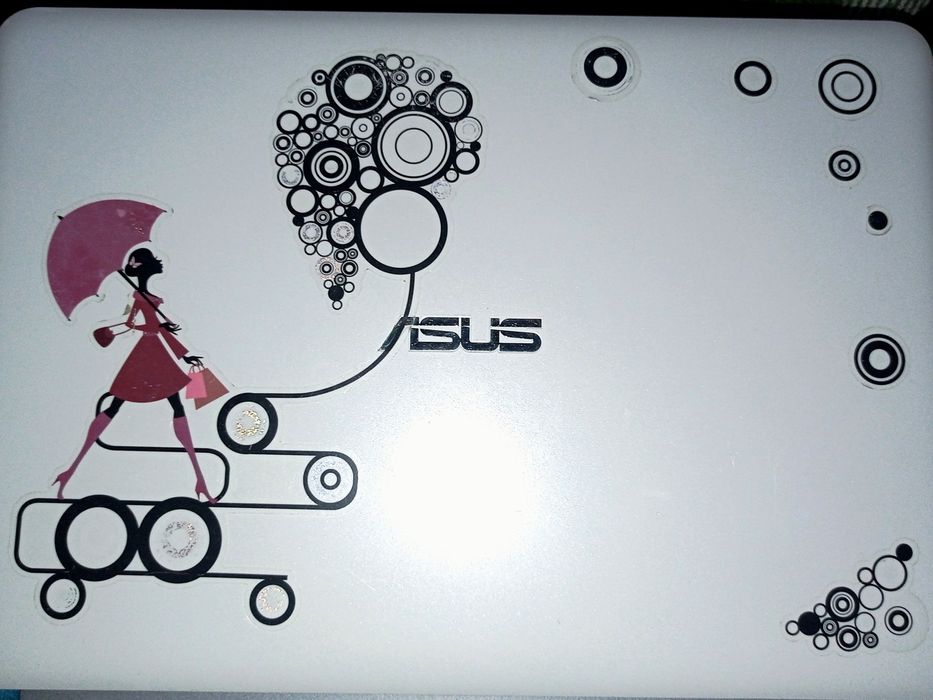 Ноутбук Asus, компактний та легкий