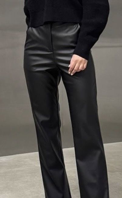 Чорні шкіряні штани в гарному стані