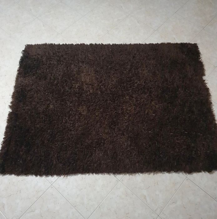 Brown rectangular carpet423322216700334081