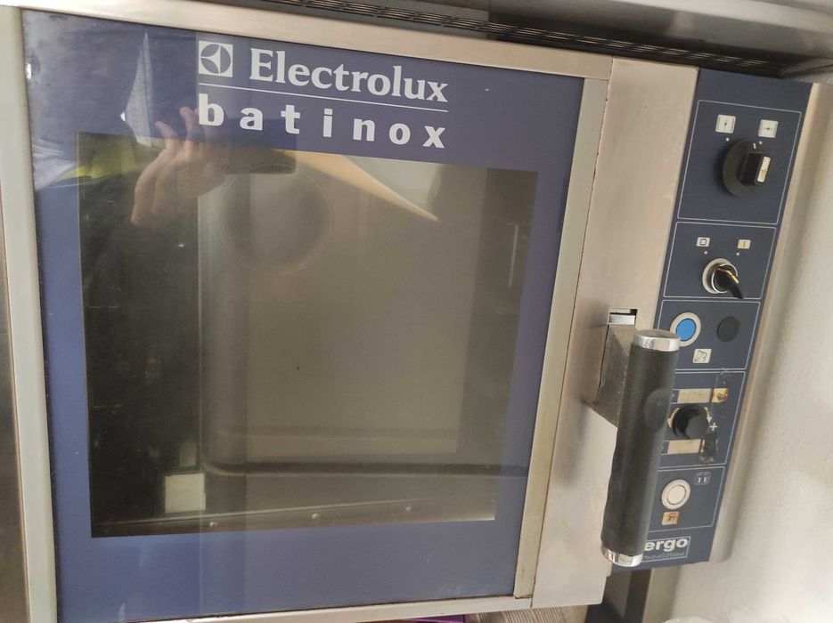 Forno para cozer pão, em estado novo.