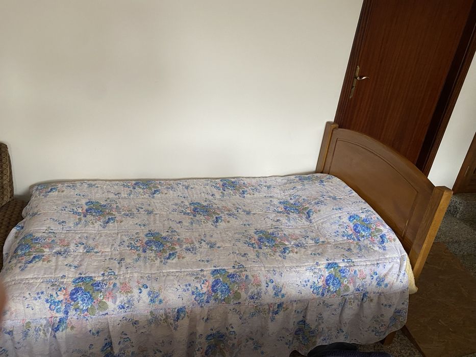 Cama 90cm*190cm + colchões