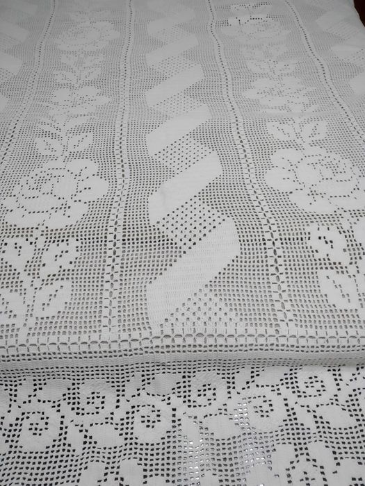 Colcha em renda fita à mão