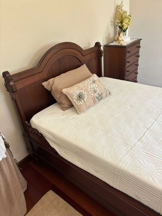 Cama 1,20 largura, madeira maciça