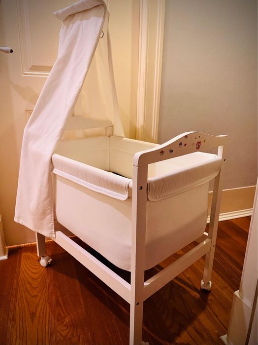 Mini berço com dossel