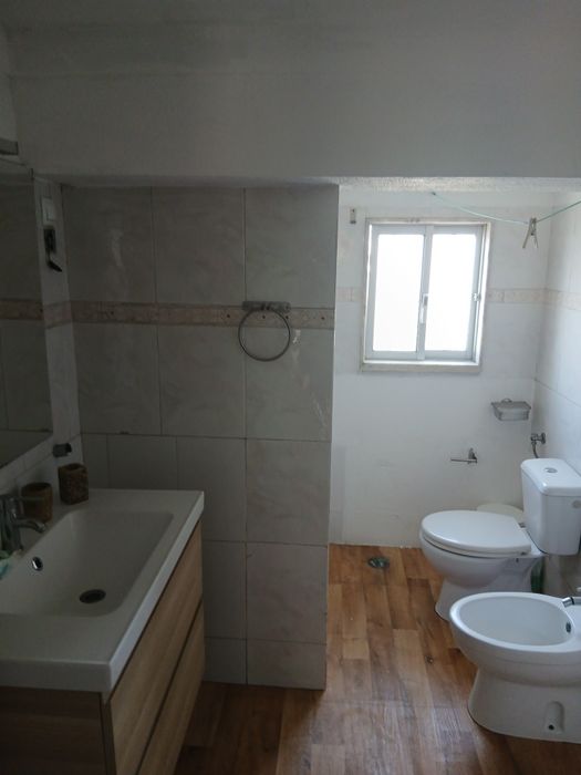 Alugo andar de moradia t3 com 1300m quardrados de terreno