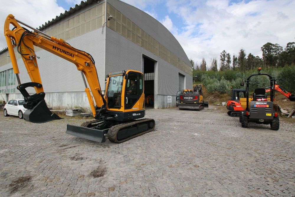 Escavadora Giratória de Rastos Hyundai Robex 60 Totalmente recuperada Garantia 12 meses/ 1.000 Horas