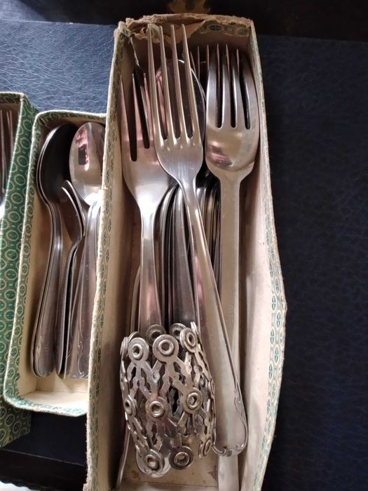 2 sets of ornate table cutlery440241988242647044