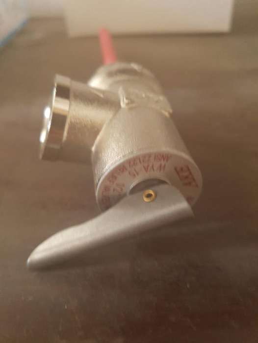 Válvula de temperatura e pressão para depósito solar