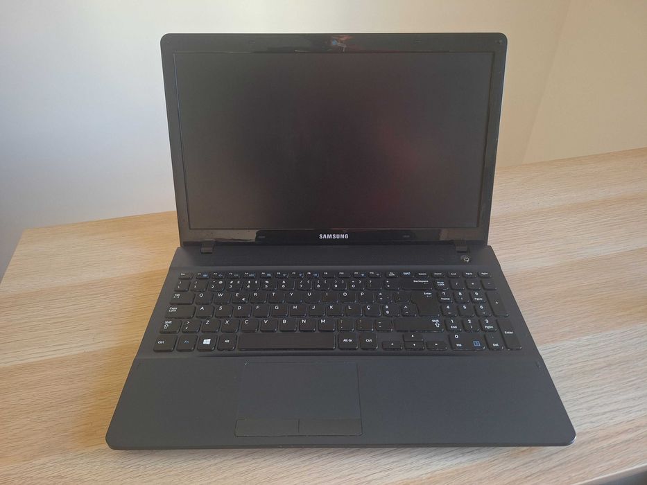 Portátil Samsung NP275E5E