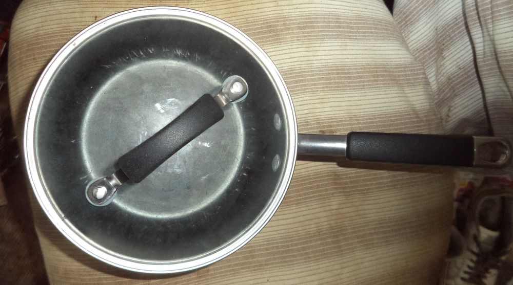 Продам Каструлю 2 . 8 л