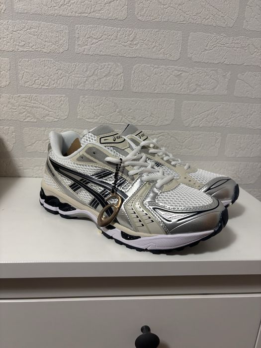 ASICS Gel-Kayano 14. Rozmiar 44