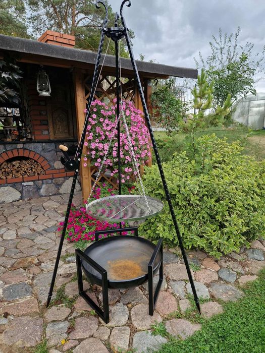 Grill ogniskowy trójnóg