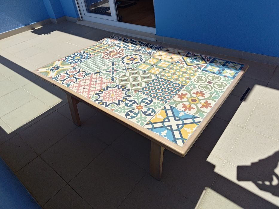 Mesa de jardim com azulejo 103x70x40