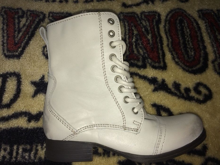 Lote de Botas em pele 27 ao 35.