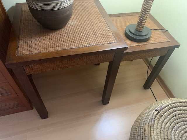 Conjunto de mesas de apoio