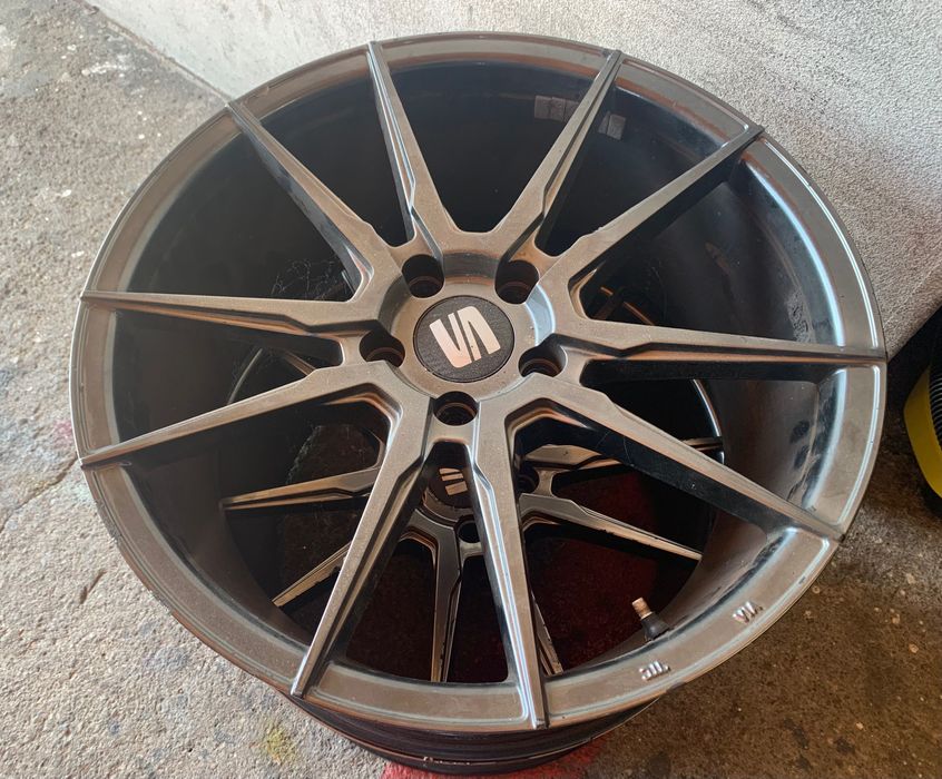 Apenas duas jantes 18” 5x112