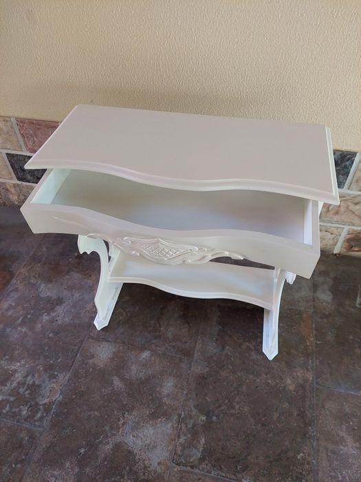 Credência em madeira pintada de branco