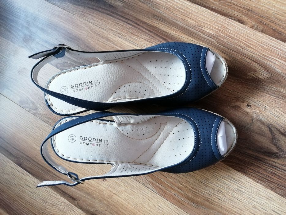 Buty na koturnie