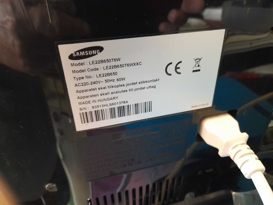 tv samsung 22" como nova funciona na perfeiçao.