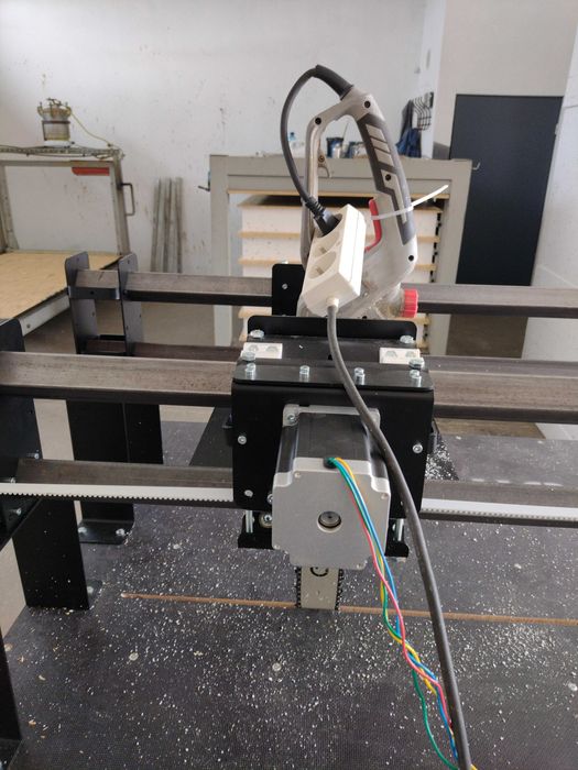 Prowadnica , prowadnica CNC - prowadnica ze sterowaniem