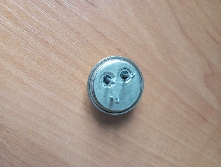 Транзистор КТ805-Б, конденсаторы, б/у