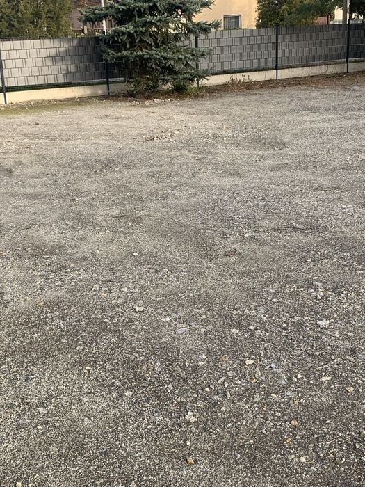 Do wynajęcia ogrodzony plac z blaszanym garażem
