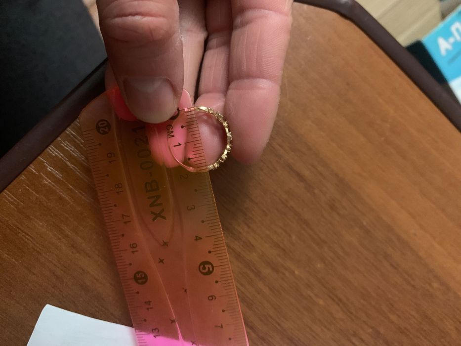 Кільце з цирконієм золоте 17,5