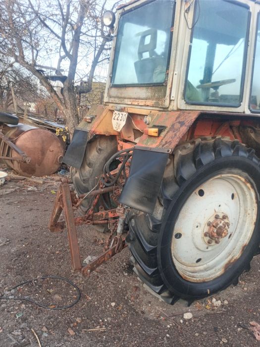 Трактор ЮМЗ,технически исправен.АКБ и солярку и поехал.Запорожская обл