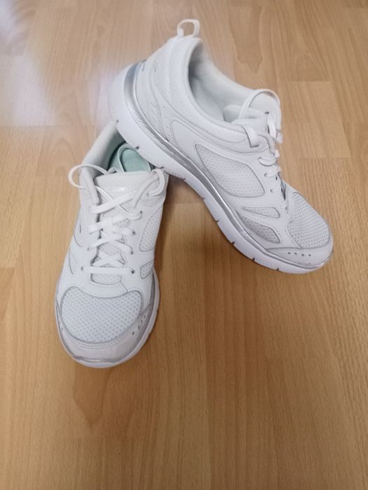 Кросівки Skechers  розмір 38,5