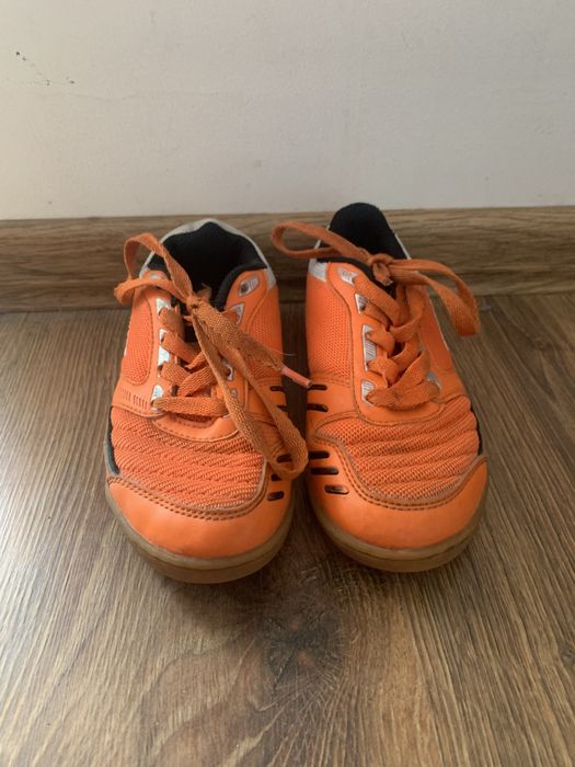 buty piłkarskie do piłki nożnej pomarczanczowe dla dziecka uźywane