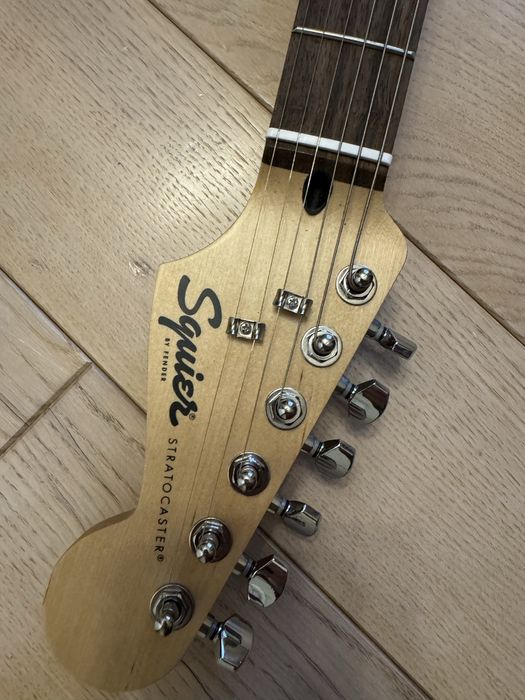 Електрогітара та підсилючал marshall