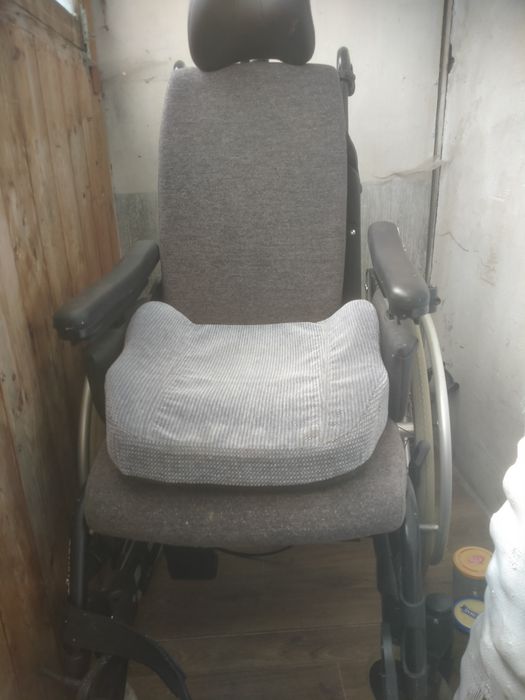 Продам инвалидную коляску.