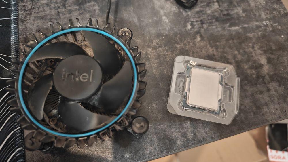 Procesor I5 12400F + cooler