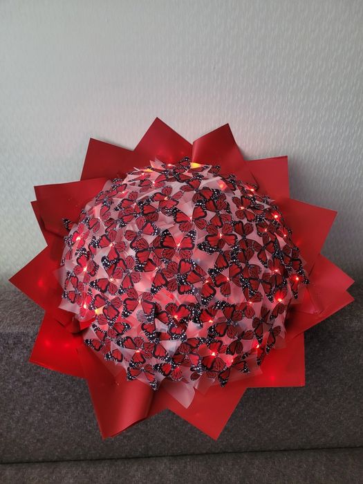 Букети з метеликів . Чудовий подарунок коханій, дівчині, матусі, дочці